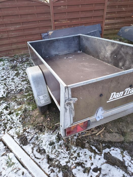 Sprzedam  przyczepkę 500 dmc z papierami do rejestracji