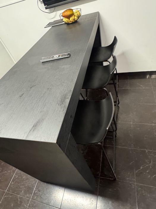 Mesa cozinha/ mesa bar e 6 bancos/cadeira