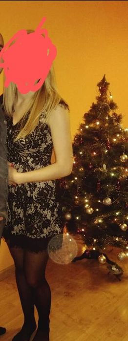 Czarna, koronkowa sukienka