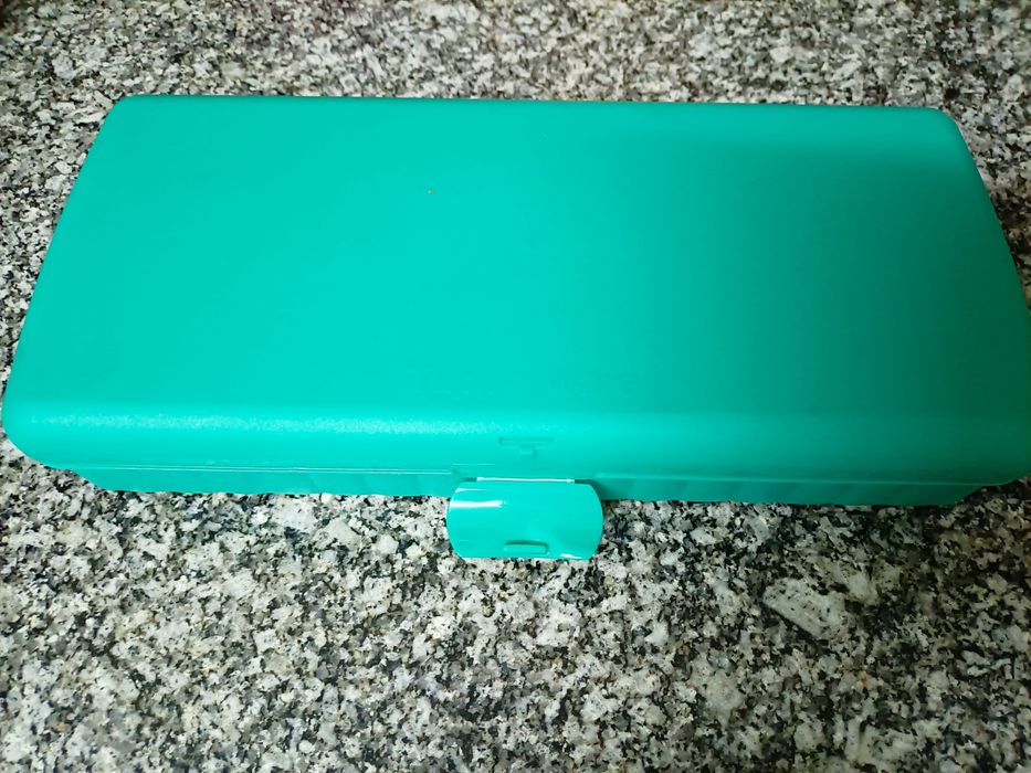 Tupperware guarda saquetas de chá ou para costuras