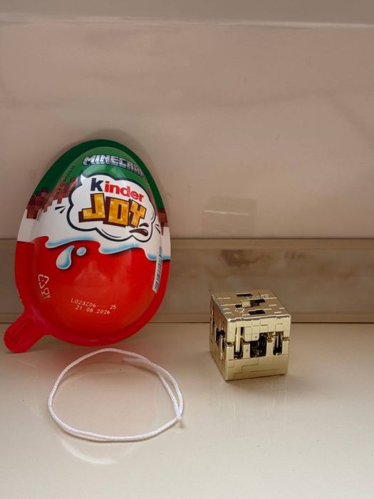 Ексклюзивний золотий блок Minecraft Kinder Joy (колекція)