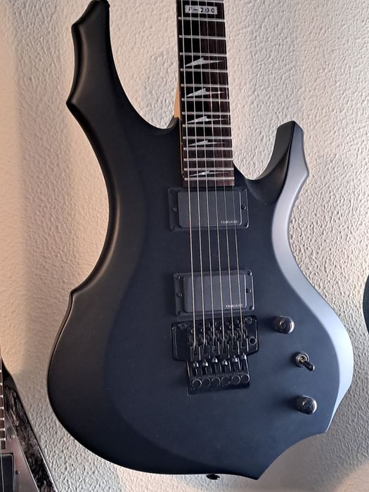 Guitarra elétrica LTD F200