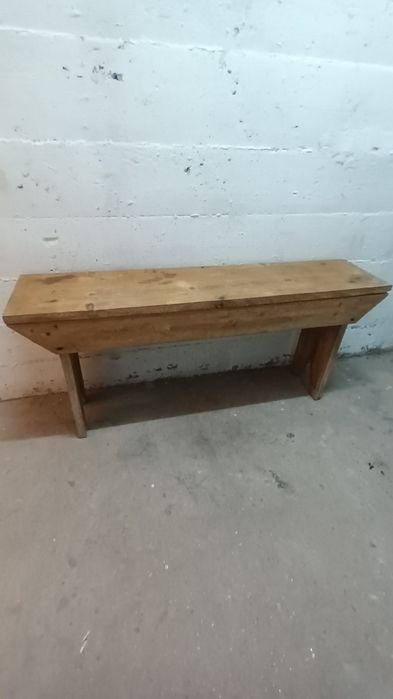 Mesa de pipo com oferta de 2 bancos