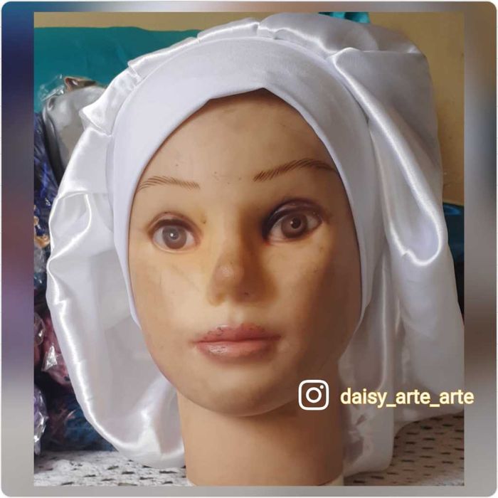 Touca de cetim para dormir e manter o cabelo hidratado