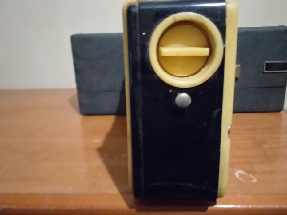 Радио проигрыватель пятидесятых шестидесятых годов рабочий