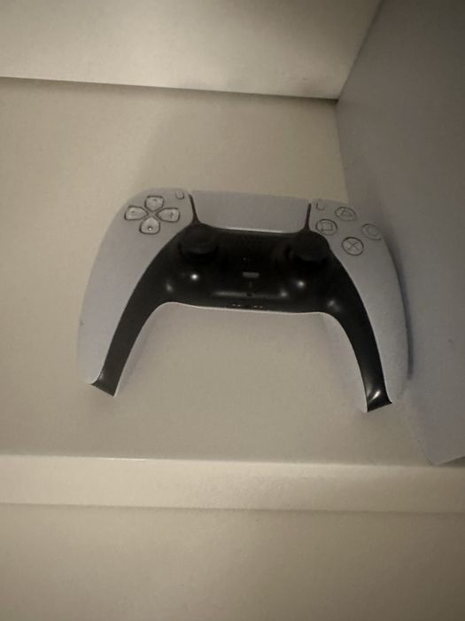 Ps5 com comando e jogos