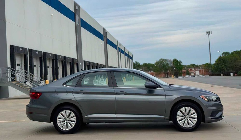 Volkswagen Jetta SE      2020