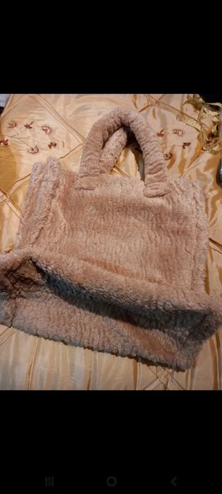 Bolsa bege de pêlo artificial - Stradivarius