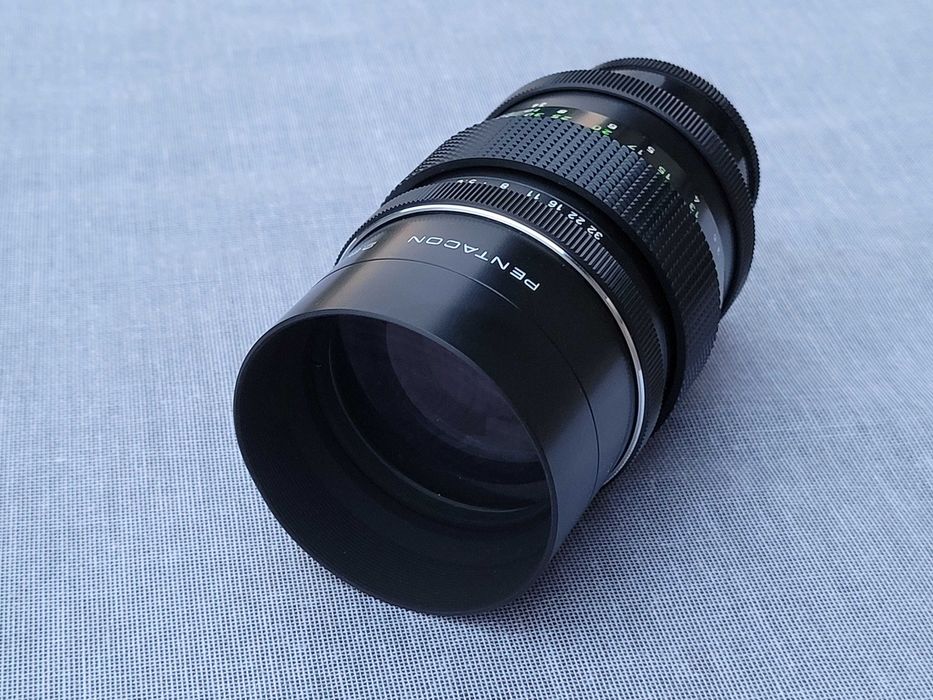 Teleobiektyw Pentacon f2.8, 135 m, oryginalne etui, stan BDB+