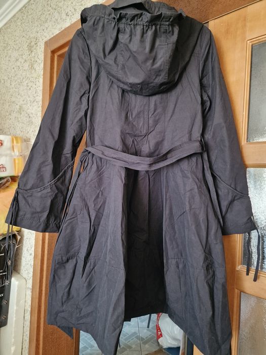 Продам нову стильну плащ,куртку,р.-44,42,46