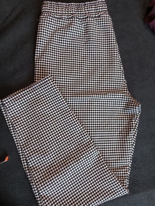 Spodnie w kratę biało czarne