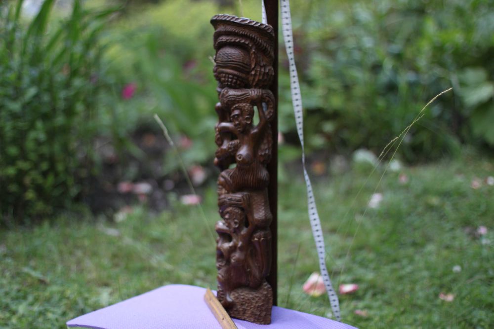 Статуэтка из сандалового дерева, 500 х 150 мм, 2.2 кг, Мозамбик '85.