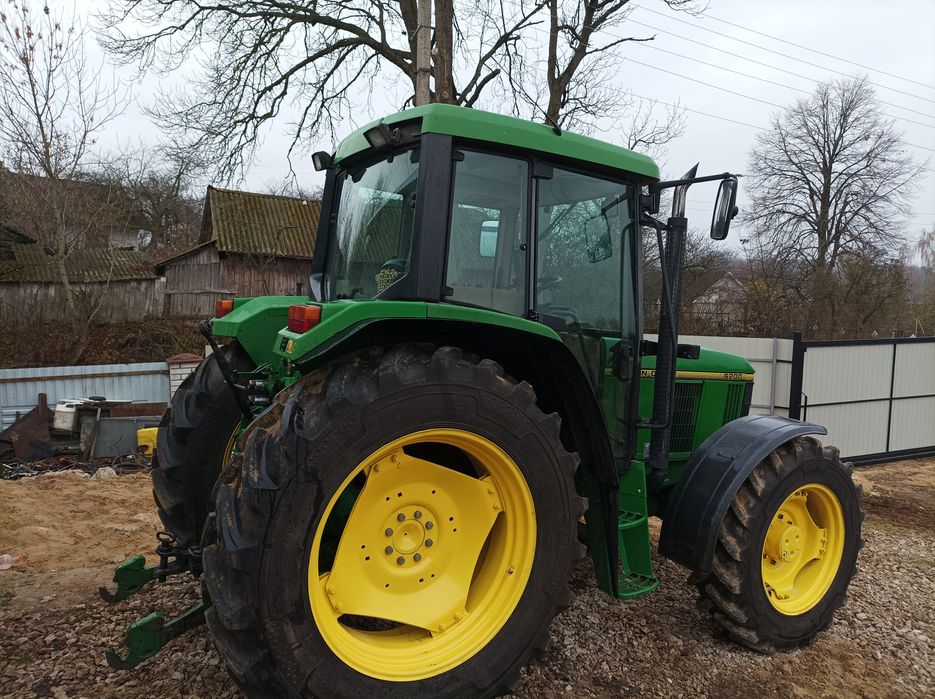 Трактор John Deere 6200