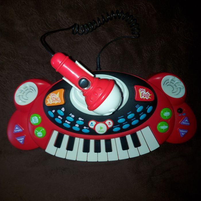 Піаніно, синтезатор, музичне дитяче