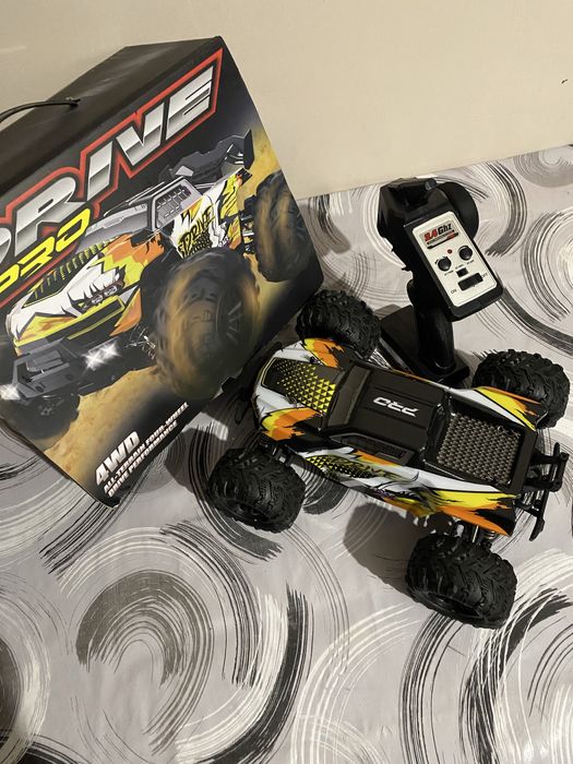 Продам Машинку на пульті керування Drive Pro Q117B