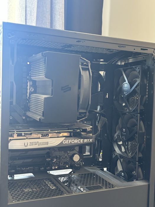 Mocny PC do gier RTX 4070 + 2 monitory + akcesoria – gotowy setup