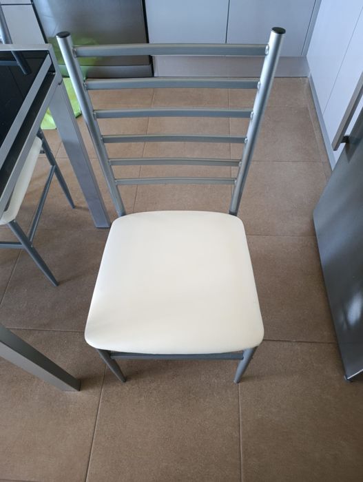 Mesa cozinha com cadeiras