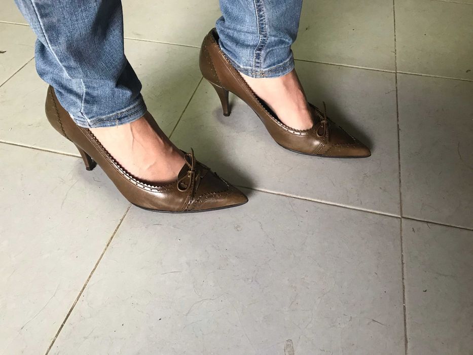 Sapatos de vários modelos