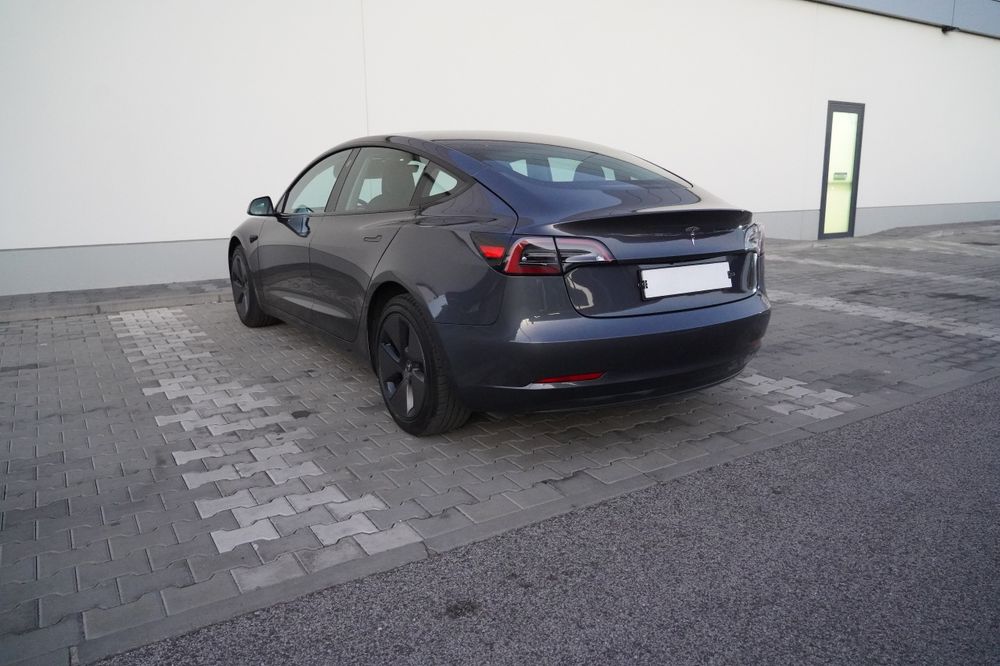 Tesla Model 3 RWD