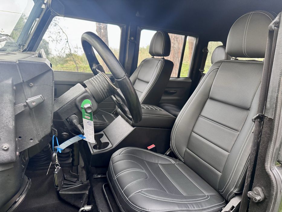 Land Rover Defender 130  TD5 SVO