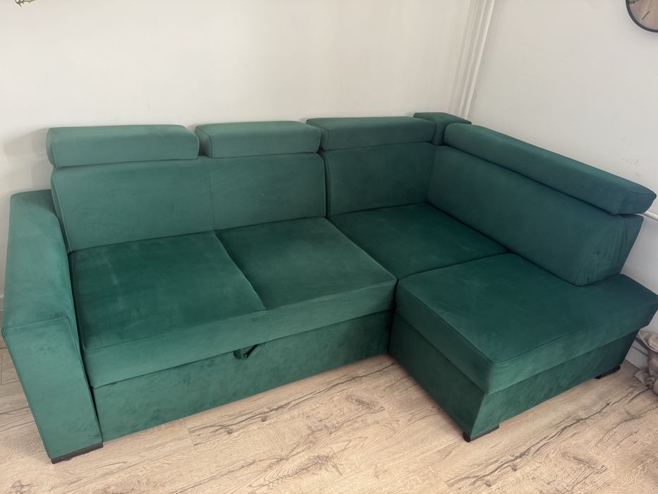 Zielona kanapa narożna