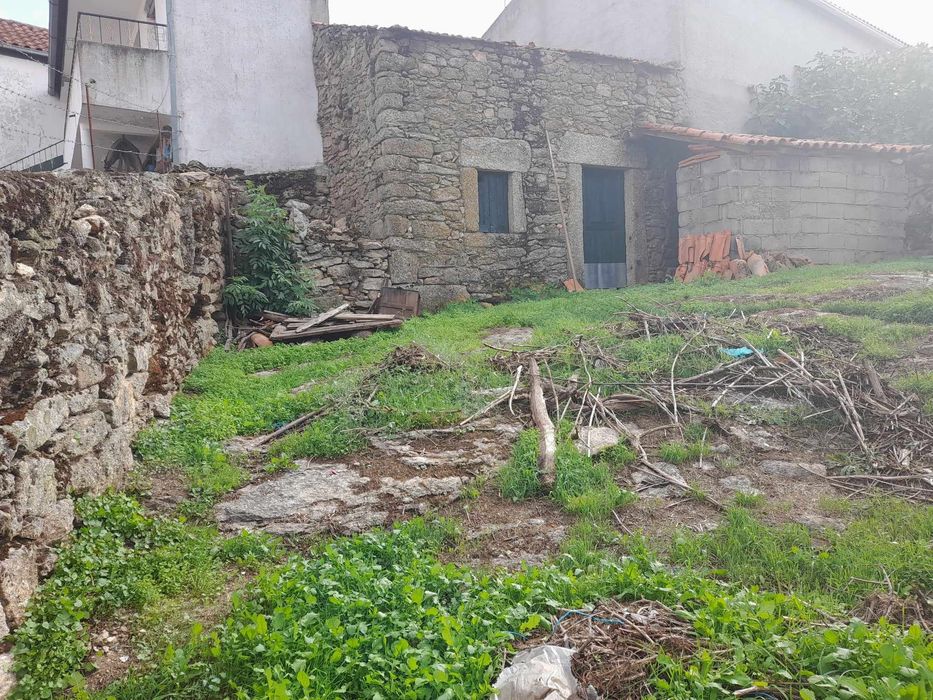 Casa de Aldeia,com terreno.