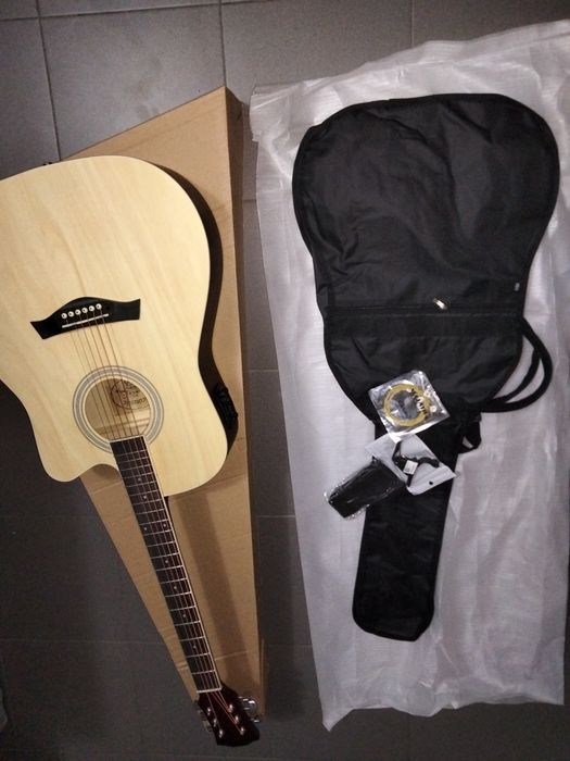 Guitarra cutaway - eletrificada