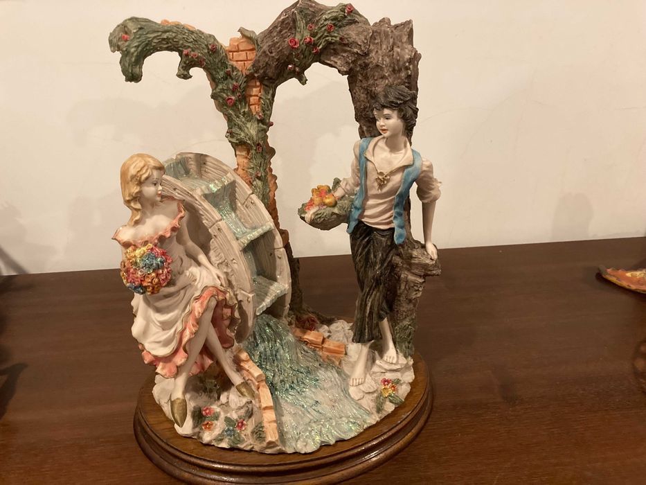Estatueta "Namorados no Moinho de Água"