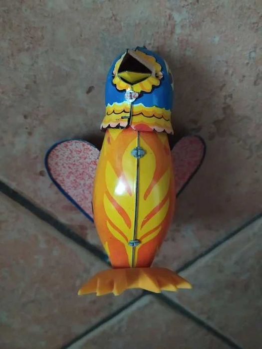Brinquedo Pássaro em lata