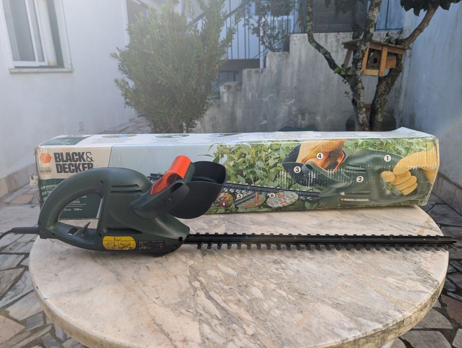 Corta-Sebes Black & Decker 380W - Lâmina 55cm - Leve e Potente