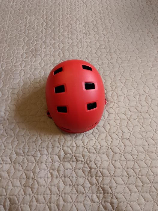 Kask orzeszek czerwony B twin