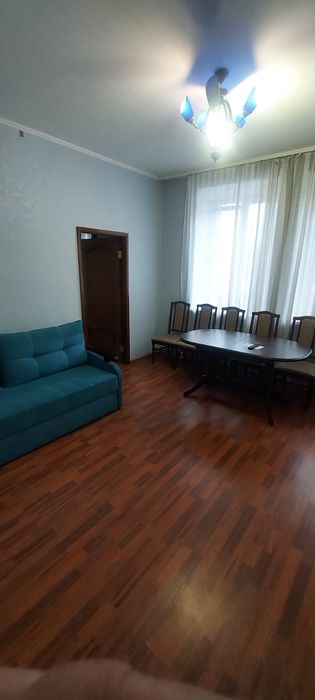 2-х комнатная квартира в центре города.Сталинка.