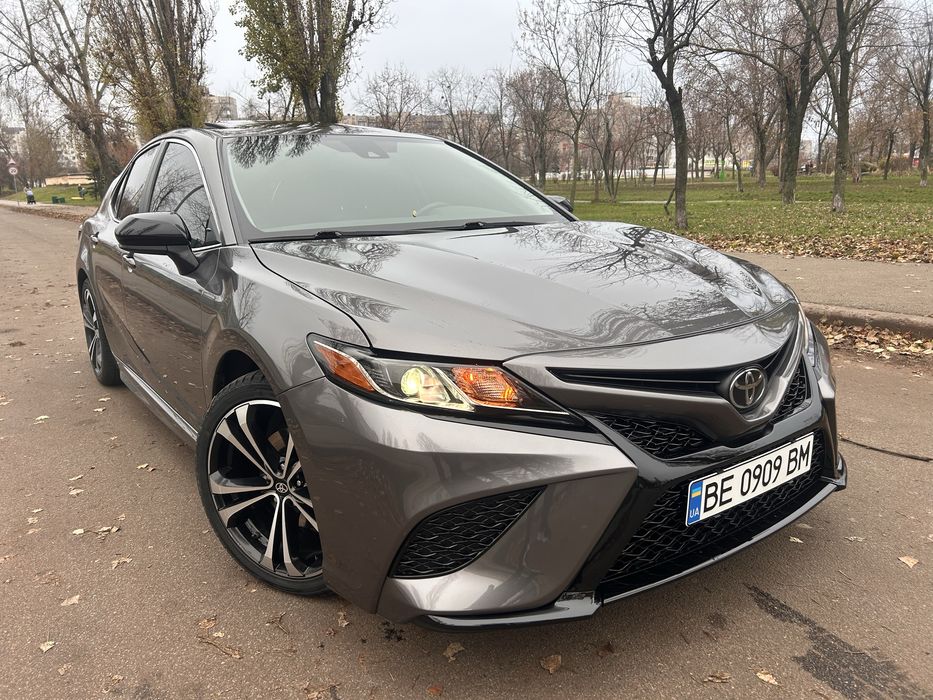 Toyota Camry 70 SE 2019