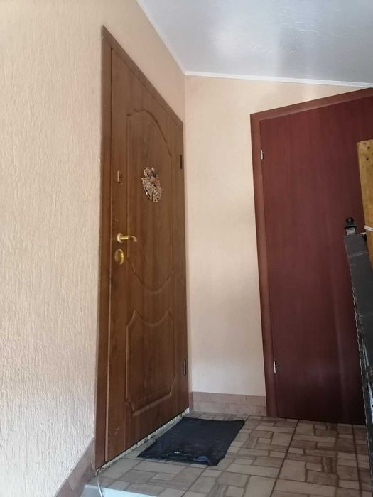 Квартира 4кімн у частній забудові з власним двором.