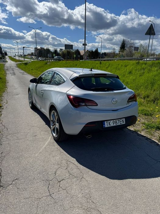 Opel Astra J Gtc 165 km