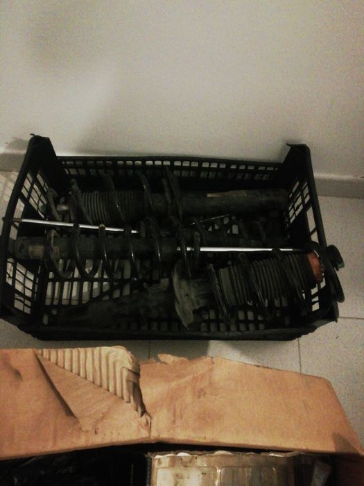 Várias peças e acessórios para carro