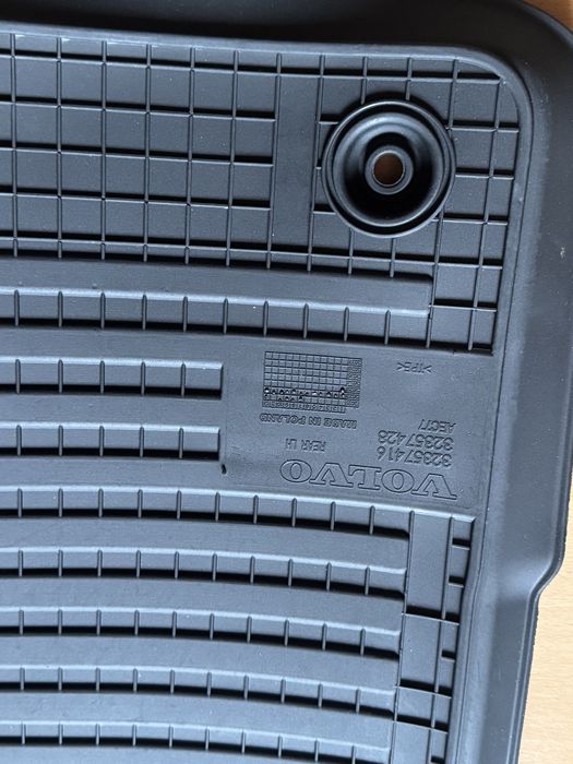 Dywaniki gumowe Volvo XC60 II gen 18-26 komplet org ASO