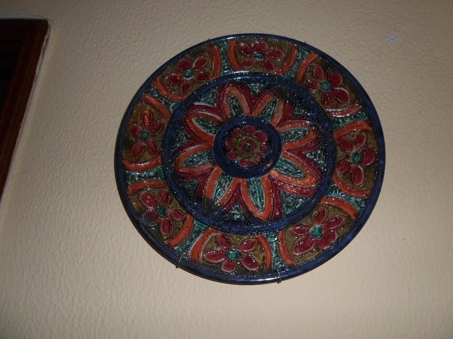 Large ceramic decorative plate443511990849392640