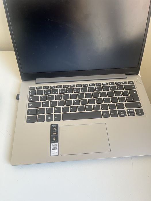 Lenovo IdeaPad 1 (14”),         Ultra-slim Design     * HD Camera with Privacy Shutter (câmera com tampa de privacidade)  Rapid Charge Boost.
