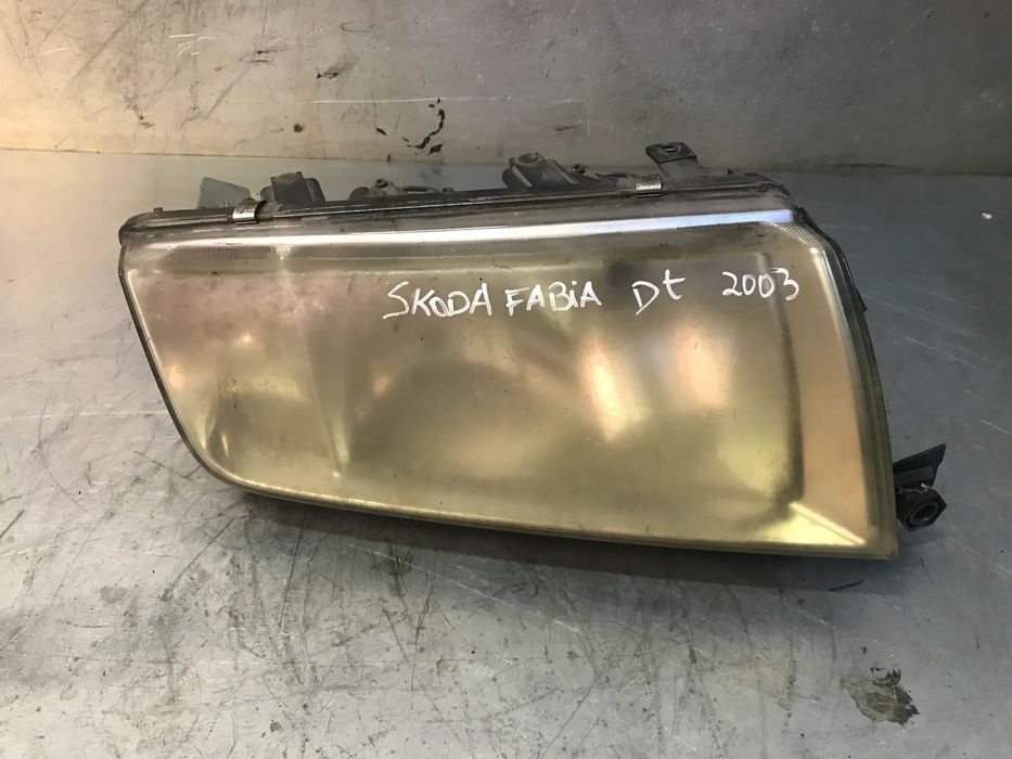 ÓTICA / FAROL SKODA FABIA I - DIREITO