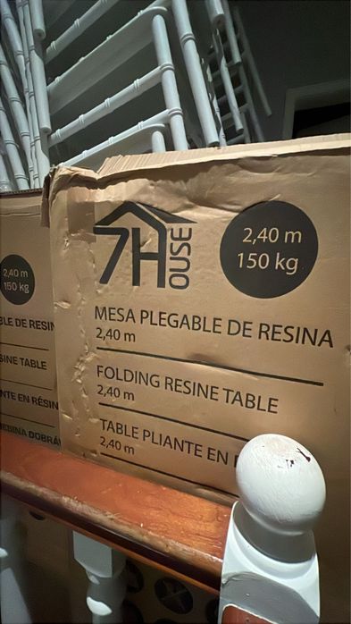 Mesas e cadeiras483111989014046724