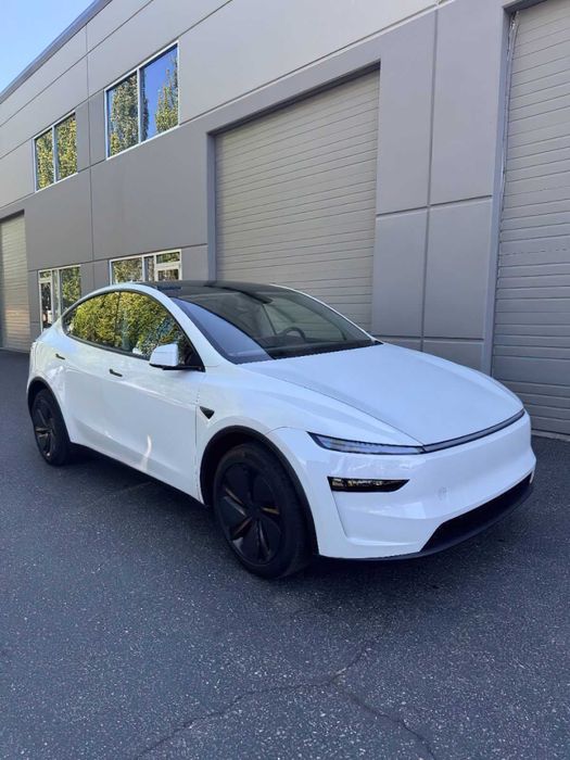 Tesla Model Y Long Range      2026