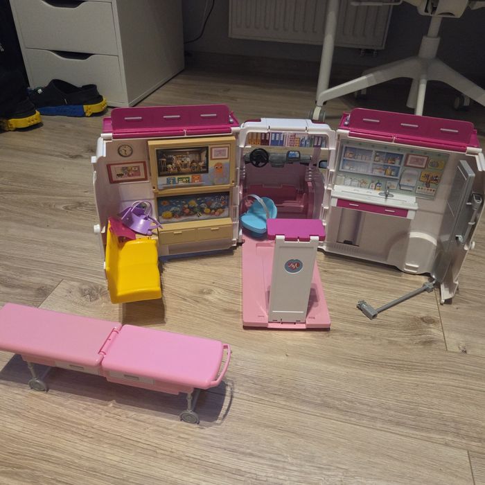 Ambulans dla lalek Barbie