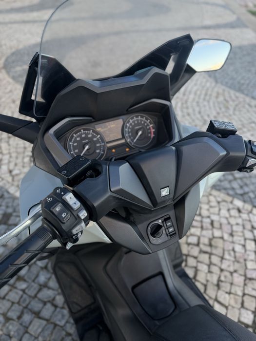 Honda Forza 125 - Excelente estado