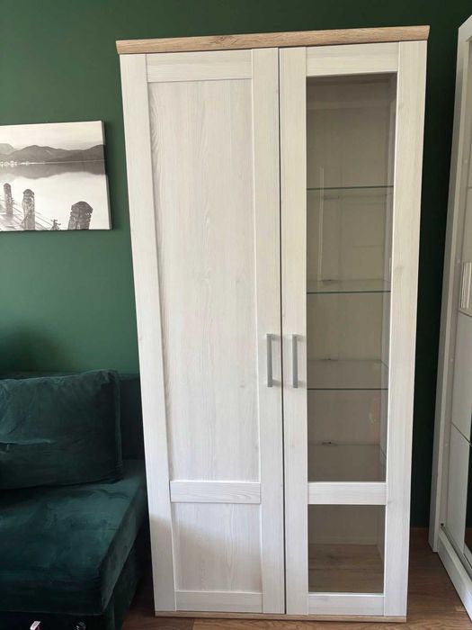 Witryna Romance z 2 drzwiami, szklane półki LED, modrzew sibiu jasny