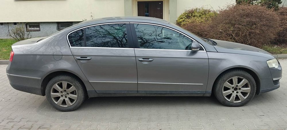 LA7T Passat 

Blacharsko BDB
Silnik 2.0 TDi

Podana cena za d