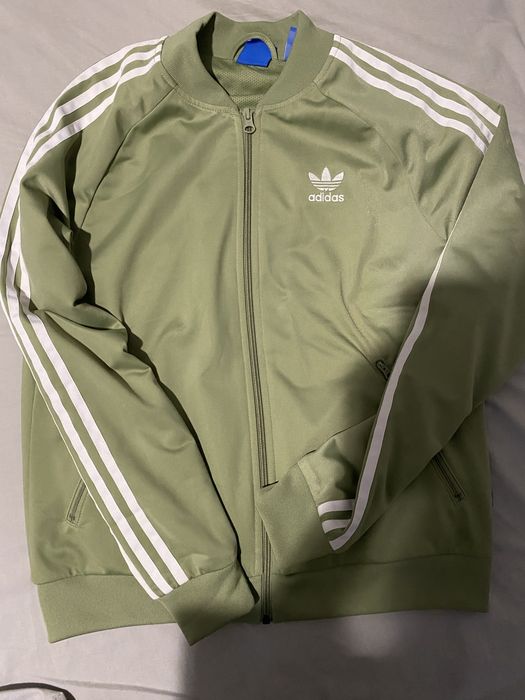 Зелена adidas.