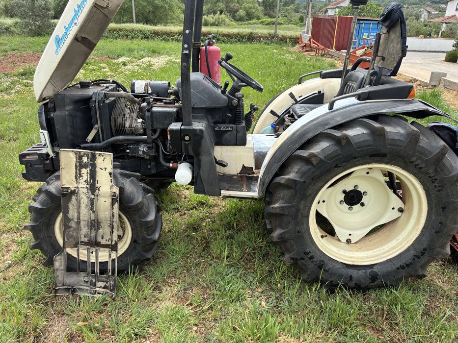Tenho para venda tractor 4x4 com alfais semi novas e revisionado .