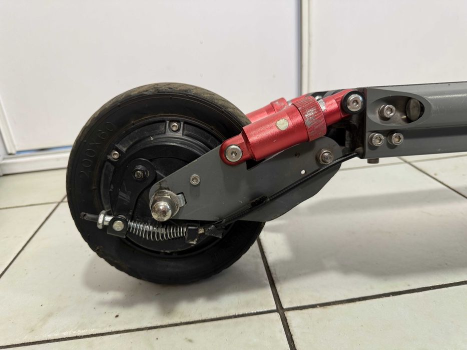 Hulajnoga elektryczna Motus PRO 8.5 LITE 350W 35km + Torba/Sakwa