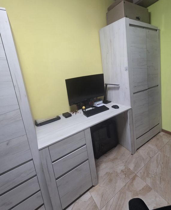 Zestaw 6 różnych mebli Angel Wójcik szafy bielizniarka komoda biurko